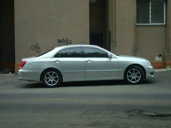 2004 Toyota Crown Majesta Pictures