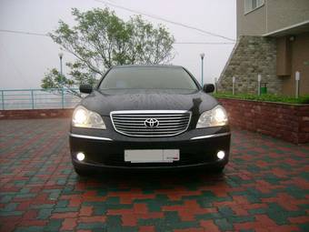 2004 Toyota Crown Majesta Pictures