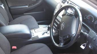 2005 Toyota Crown Majesta Images