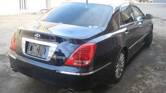 2005 Toyota Crown Majesta Pics