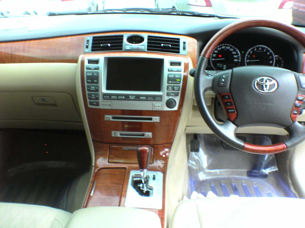 2005 Toyota Crown Majesta specs, Engine size 4300cm3, Fuel type