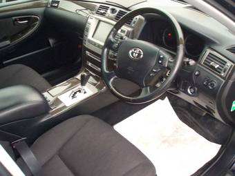 2005 Toyota Crown Majesta Photos