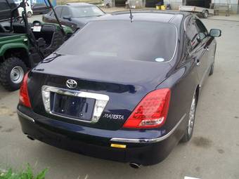 2005 Toyota Crown Majesta Photos