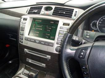 2005 Toyota Crown Majesta Photos