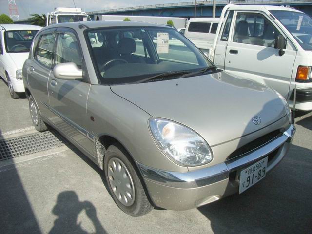 Toyota duet 1999
