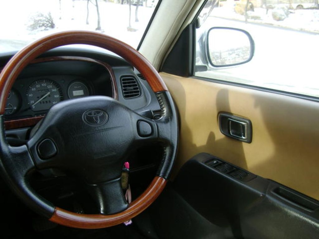 2000 Toyota Duet