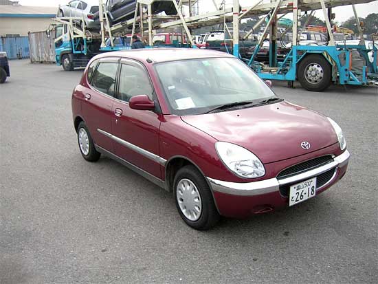 2000 Toyota Duet Pictures