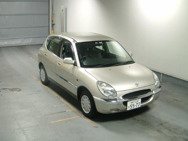 2000 Toyota Duet Photos