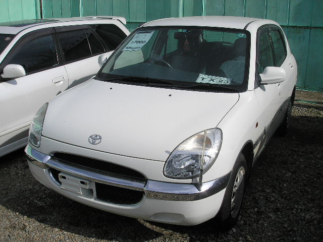 2000 Toyota Duet Pictures