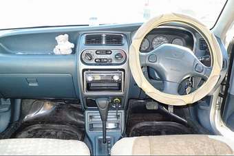 2000 Toyota Duet Pics