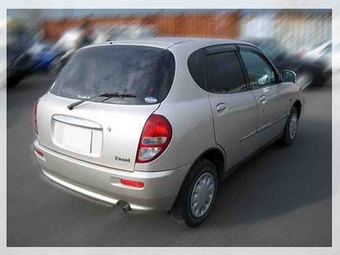 Toyota duet 2001