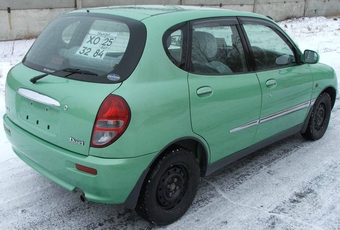 Toyota duet 2001