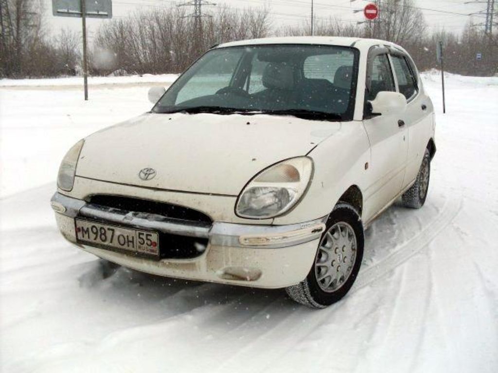 Toyota duet 2001