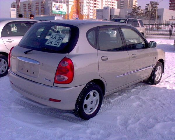 2001 Toyota Duet