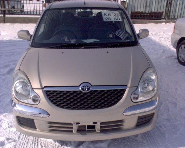 Toyota duet 2001