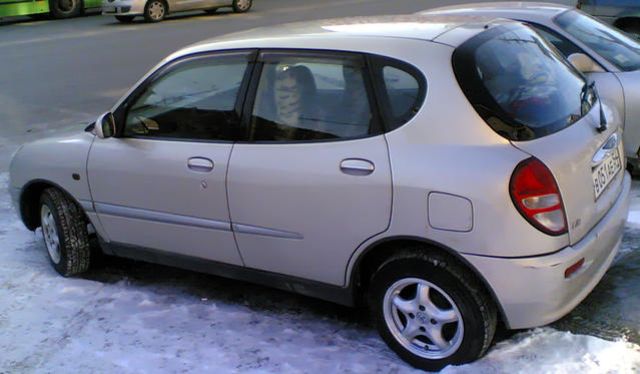 2001 Toyota Duet