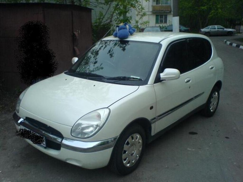 Toyota duet 2001