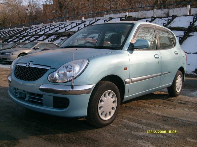 2002 Toyota Duet