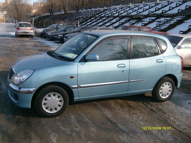 2002 Toyota Duet