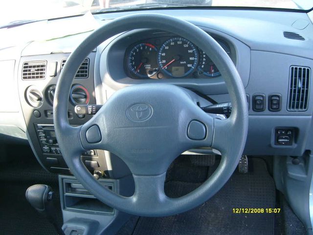 2002 Toyota Duet