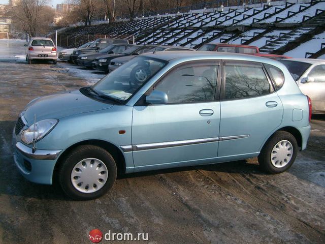 2002 Toyota Duet