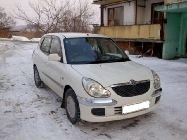 2002 Toyota Duet