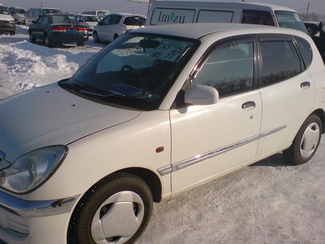 2002 Toyota Duet