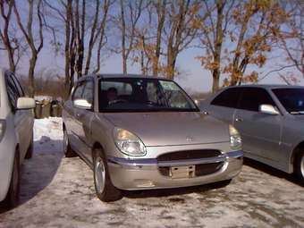 2002 Toyota Duet Pictures