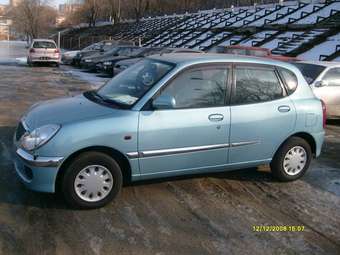 2002 Toyota Duet Pictures