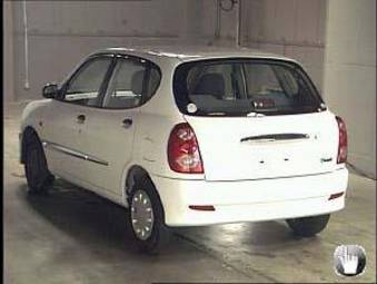 2002 Toyota Duet Photos