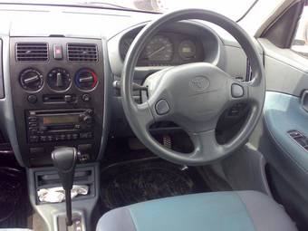 2002 Toyota Duet Pictures