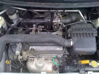 2002 Toyota Duet Pictures