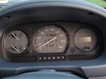 2002 Toyota Duet Pictures
