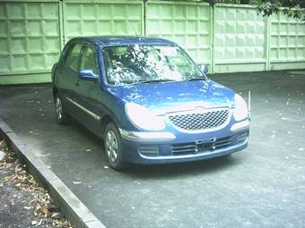 2002 Toyota Duet Photos