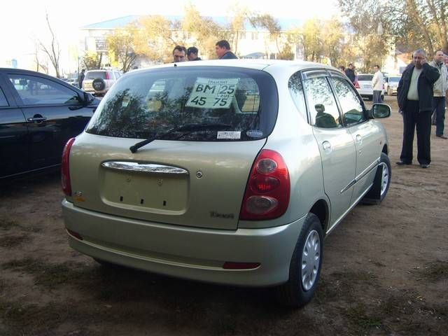 2003 Toyota Duet