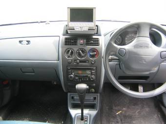 2003 Toyota Duet Photos