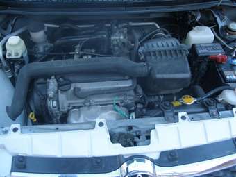 2003 Toyota Duet Pictures