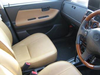 2003 Toyota Duet Pics