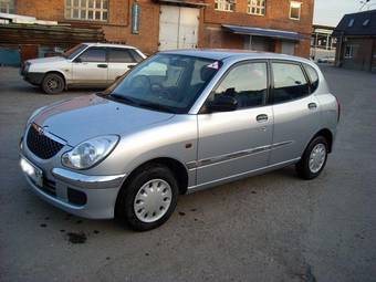 2003 Toyota Duet Pictures