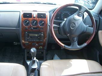 2003 Toyota Duet Photos