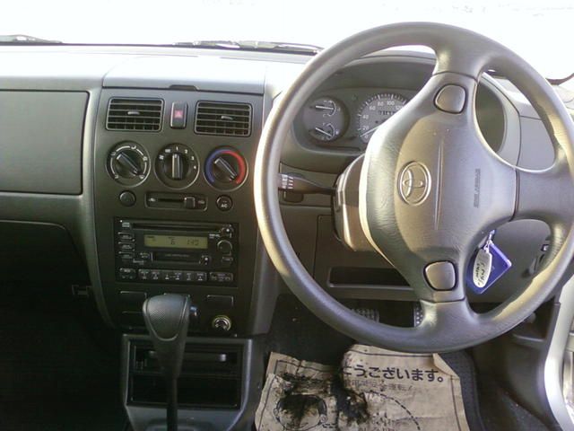 2004 Toyota Duet