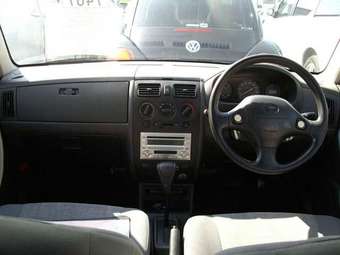 2004 Toyota Duet Pictures