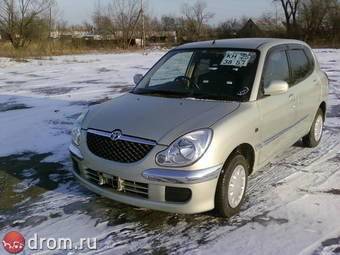 2004 Toyota Duet Photos