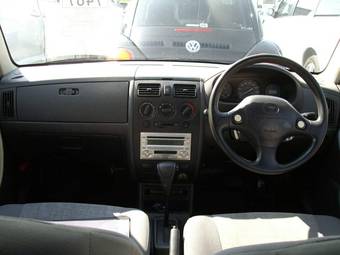 2004 Toyota Duet Pictures