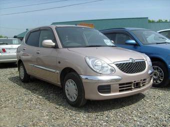 2004 Toyota Duet Photos