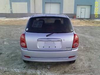 2004 Toyota Duet Photos