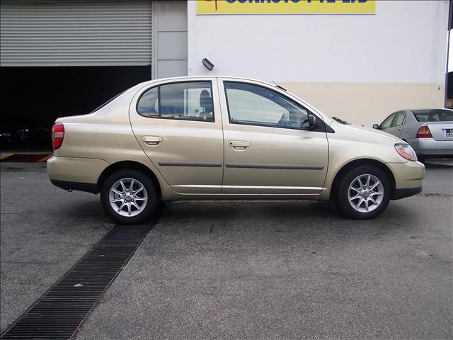 2001 Toyota Echo Photos