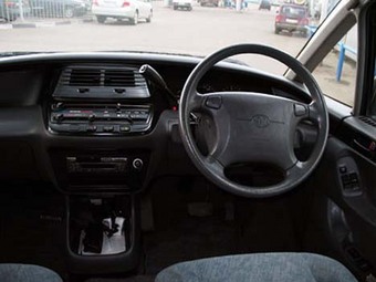 1996 Toyota Estima Pictures