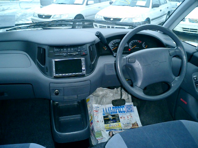 1999 Toyota Estima Pics