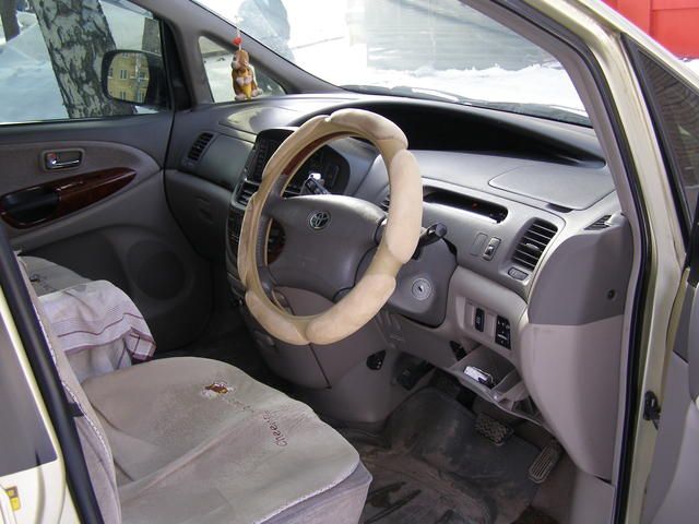 2000 Toyota Estima